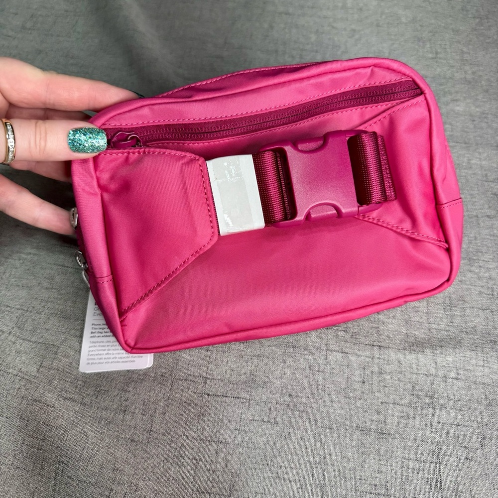 Lululemon Everywhere Belt Bag Raspberry Coulis Wild Berry Large 2L NWT - Picture 9 of 12